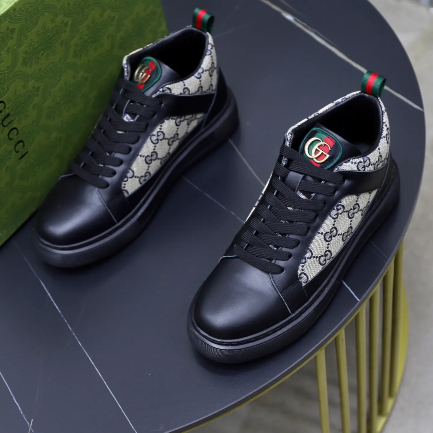 Ex-factory price: 462💰🙅‍♂️🙅‍♂️🙅‍♂️ Brand: Gucci GUCCi Standard code: 38-44 (45 customized) Grade: Same as the official website Material: Original cowhide material spliced with brand cloth Comfortable and breathable lining Lightweight and wear-resistant sports outsole Style category: Men's fashion casual shoes Running sports shoes Distinguished luxury brand elements Top luxury color: actual picture color